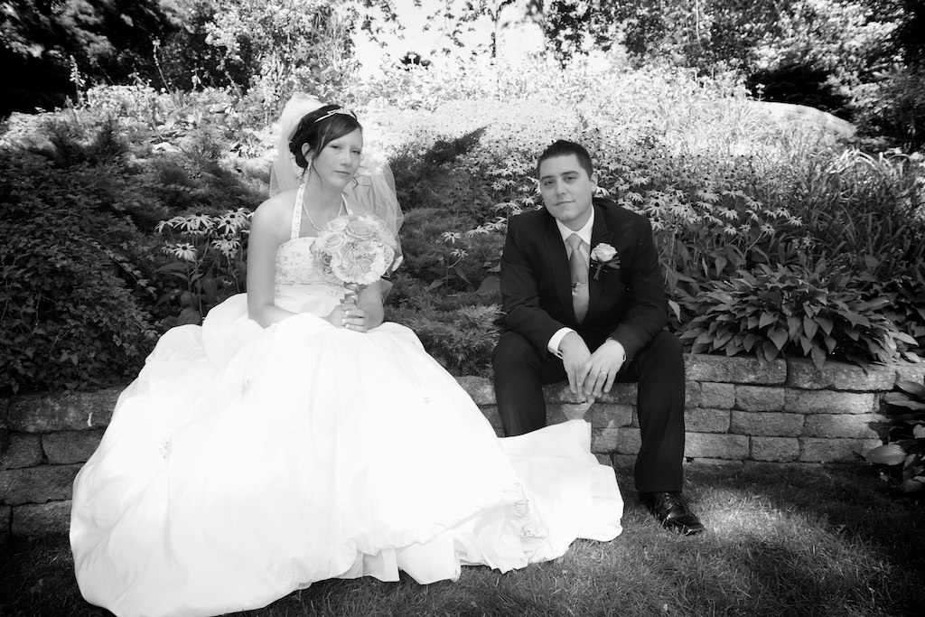 Photo de mariage noir et blanc d’Émilie et Gabriel à Saint-Jean-sur